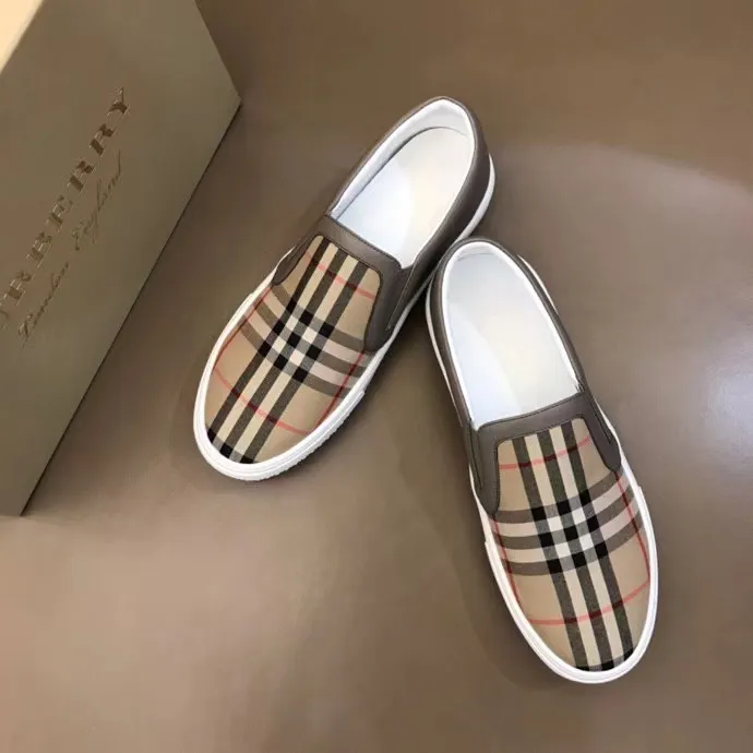 ◾️▫️B’s new spring and summer product, men’s classic low-top sneakers, are reinterpreted with Vintage retro plaid cotton and suede materials, and are decorated with a new brand logo. First-layer cowhide lining, embossed Burberry logo on the heel, and original TPU outsole!  P340 Yuan Size: 38-45